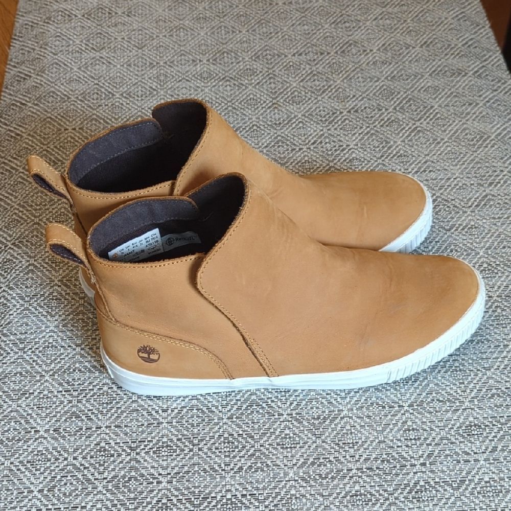 Timberland Women's Wheat Nuback Leather Skyla Bay Pull-on Chelsea Boot
